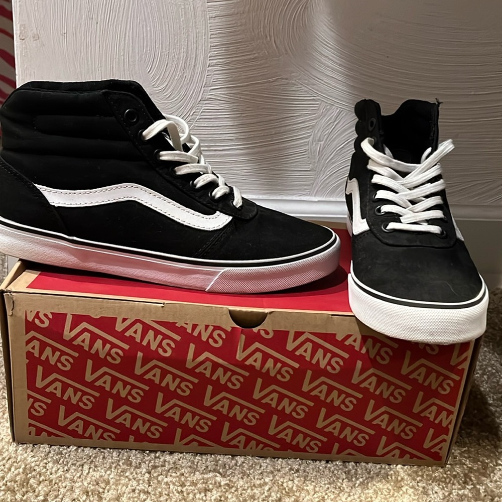 Womens vans high top sneakers. Size 7.5